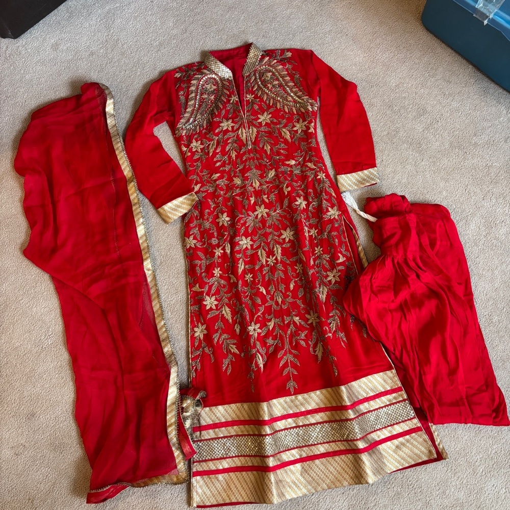 Traditional Women’s Elegant Red & Gold Kurta with Matching Dupatta Bollywood